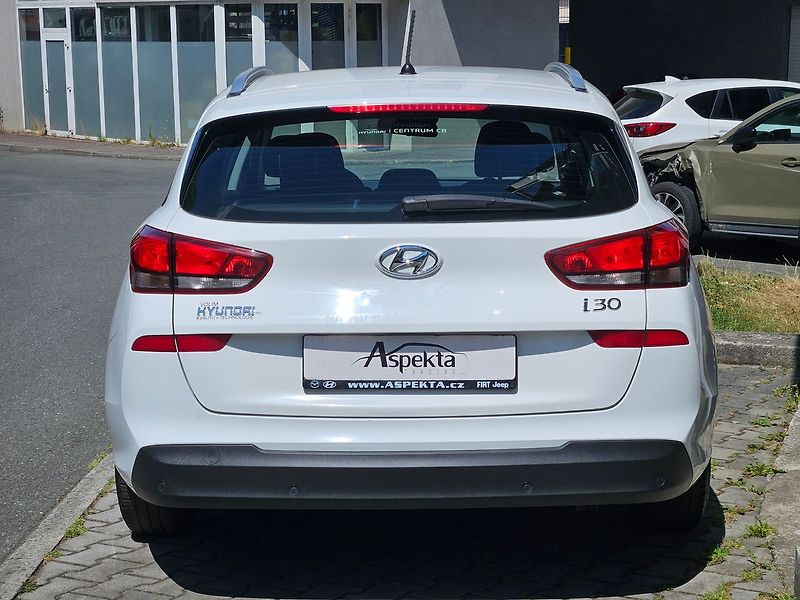 Hyundai i30 1,6 CRDi DPH Trikolor Comfort - fotka 4 z 36