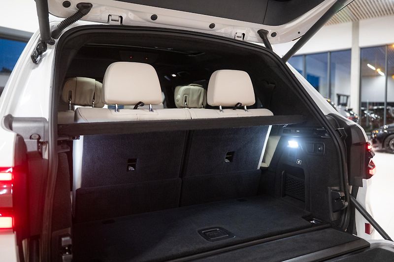 BMW X7 (2023) 40D 250KW M-SPORT MASÁŽE TAŽNÉ - fotka 33 z 49