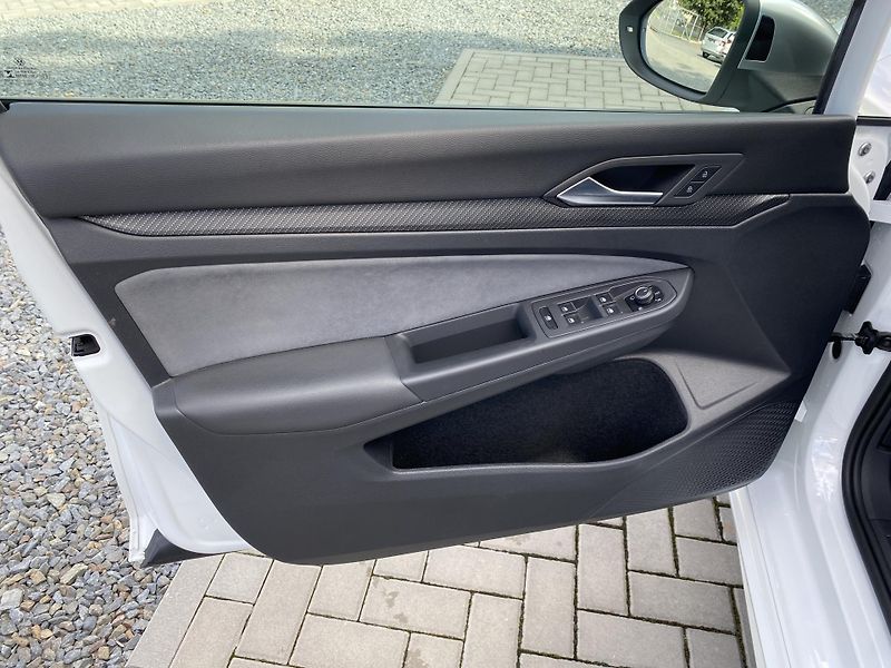 Volkswagen Golf 2.0 TSI 235kW-R-PERFORMANCE - fotka 12 z 41