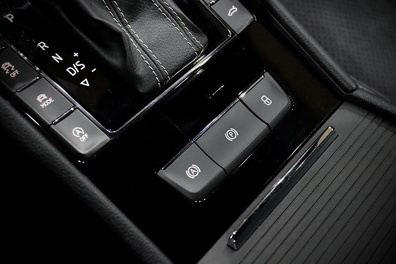 Škoda Superb 2.0 TSI 162 kW DSG Sportline - fotka 43 z 50