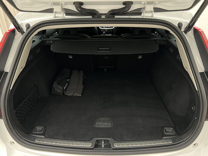 Volvo V60 CC B5 AWD PRO AUT - fotka 5 z 45