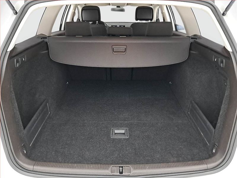 Volkswagen Passat (2012) 2.0 TDI, Park. senzory - fotka 13 z 17