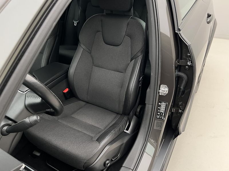 Volvo V90 CC D5 AWD AUT CZ - fotka 15 z 33