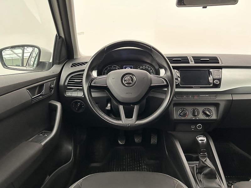 Škoda Fabia 1.0 TSI Ambition - fotka 21 z 24