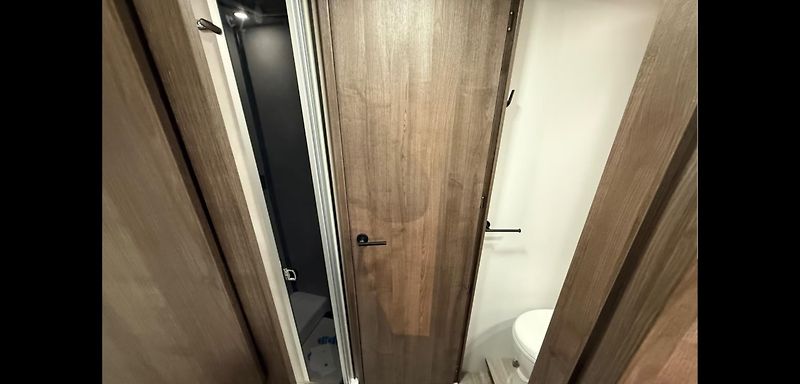 Benimar (2026) Tessoro 497 Nordkapp Queen bed - fotka 19 z 23