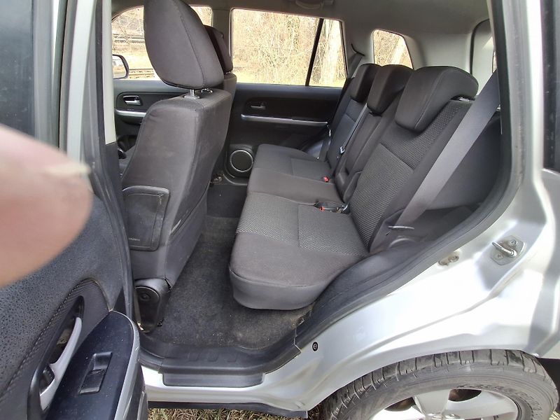 Suzuki Grand Vitara 2.0 benzin 103 kw 4x4 - fotka 14 z 20