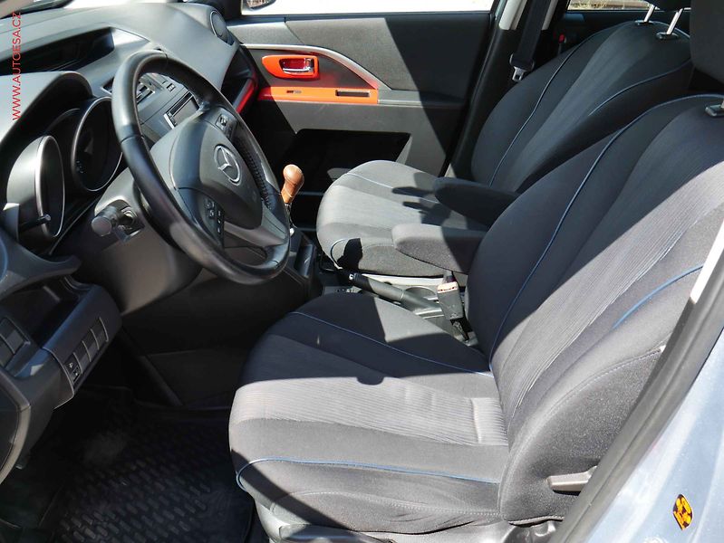 Mazda 5 (2011) 1.6 MZ-CD, AC, park.asist - fotka 9 z 21