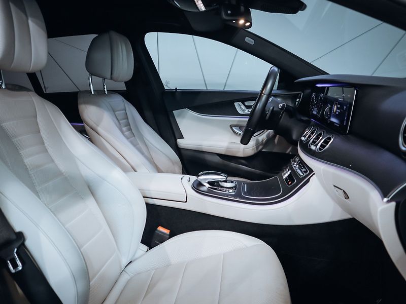 Mercedes-Benz Třídy E E 400d 4MATIC AMG - TOP - fotka 26 z 27
