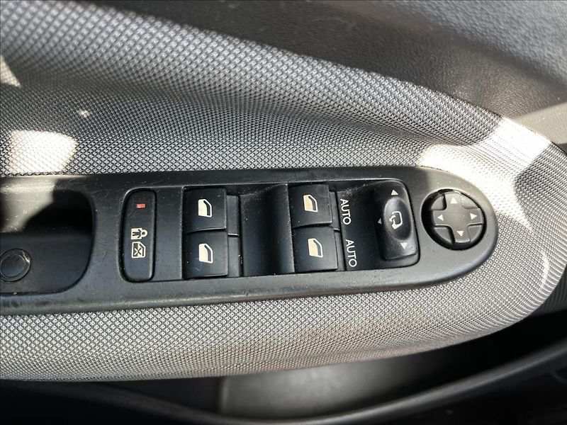 Citroën C3 Picasso 1,4 i KLIMA 4x DISK STK 9/2028 - fotka 26 z 38