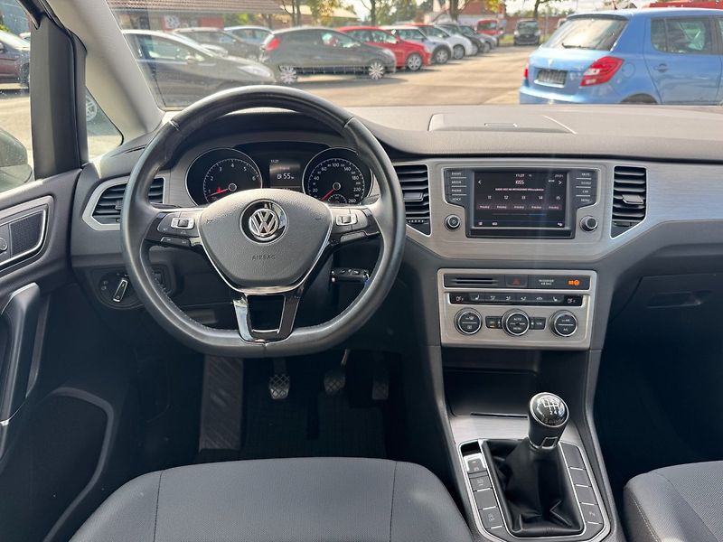 Volkswagen Golf Sportsvan (2016) Comfortline 1,2 TSI 81 KW - fotka 17 z 38