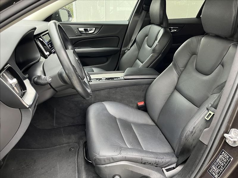 Volvo V60 2,0 CROSS COUNTRY - REZERVACE - fotka 9 z 23