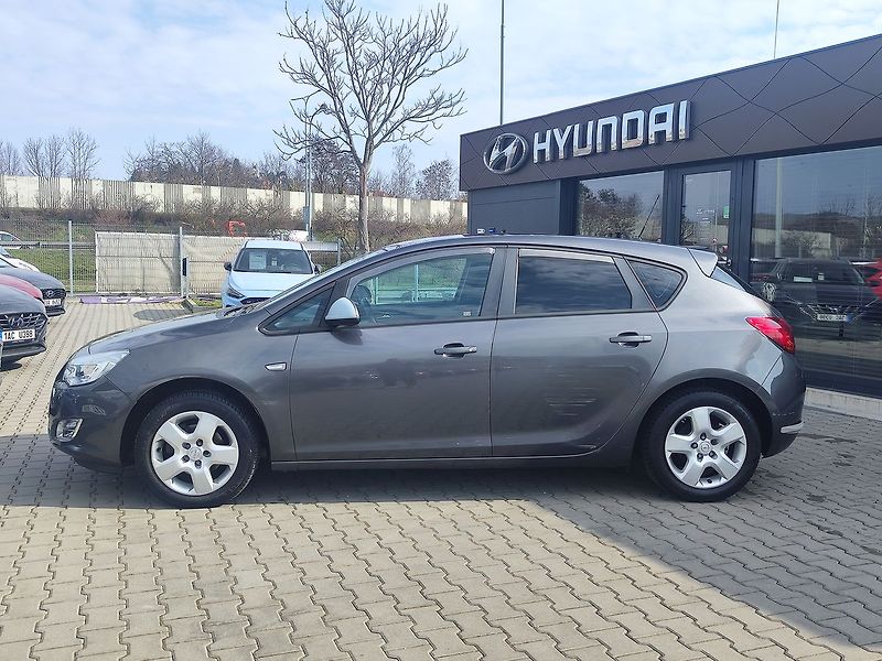 Opel Astra 1.4i/74kW Enjoy ČR - fotka 8 z 31