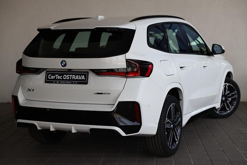 BMW X1 xDrive23i - fotka 3 z 16