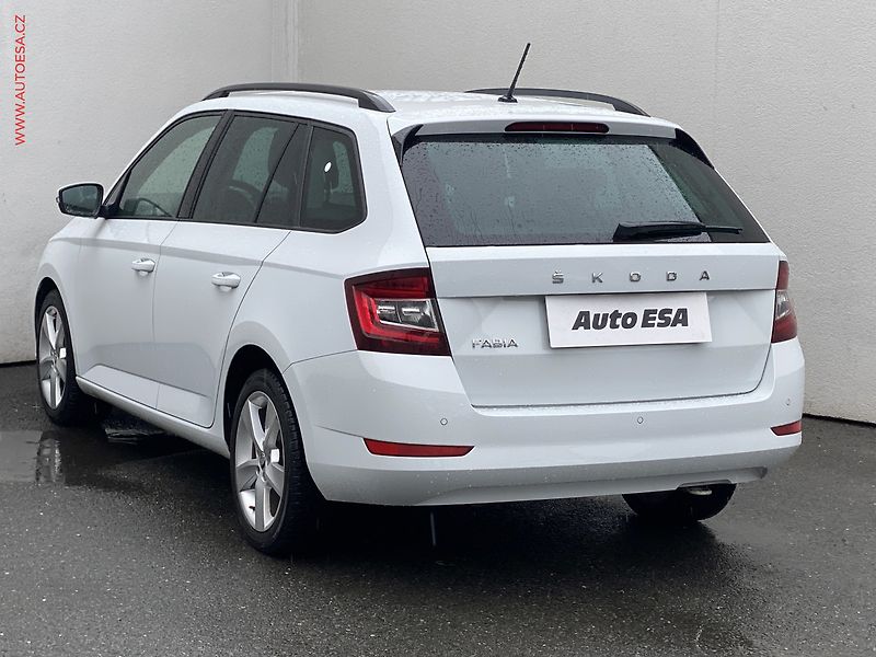 Škoda Fabia (2022) 1.0 TSi, 2.maj,ČR, Ambition - fotka 6 z 17