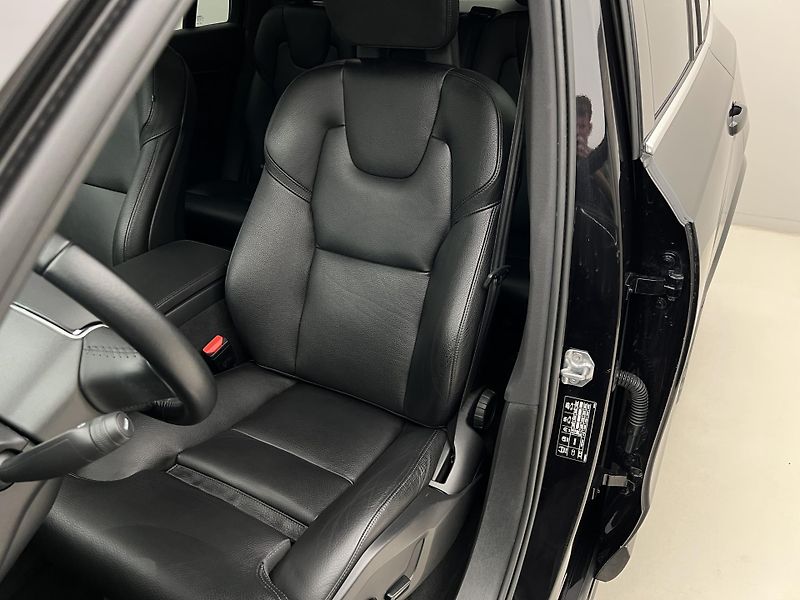 Volvo XC90 B5 AWD MOMENTUM PRO AUT - fotka 16 z 40