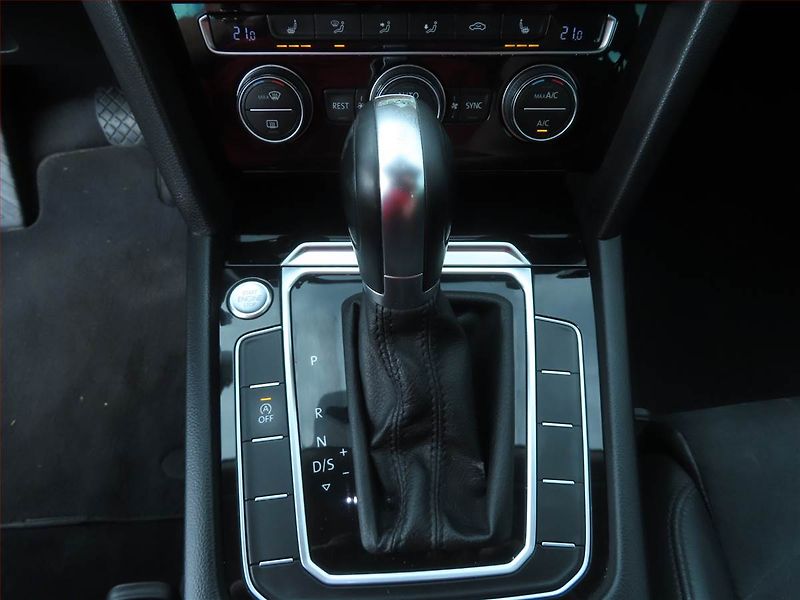 Volkswagen Passat (2016) 2.0 TDI, Automat, Kůže, Navi - fotka 16 z 21