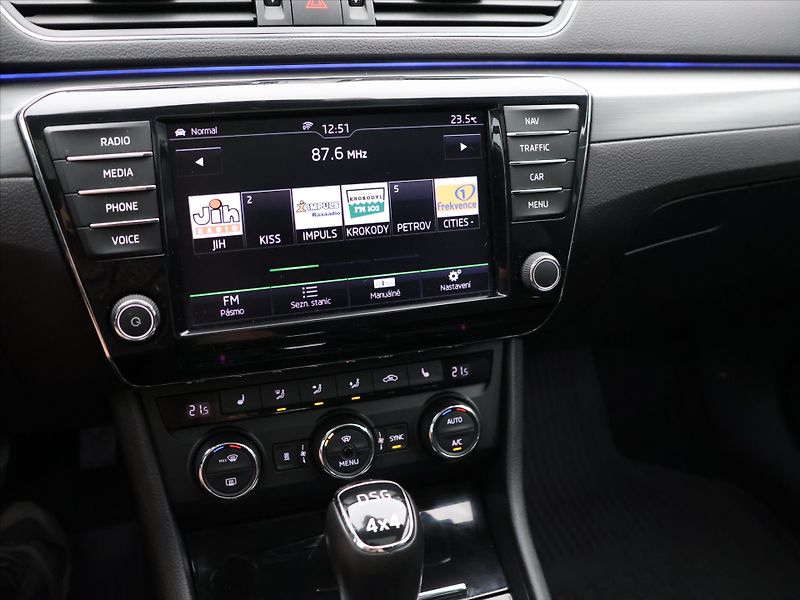 Škoda Superb 2.0 TDI 140kW 4x4 Style CZ - fotka 24 z 40