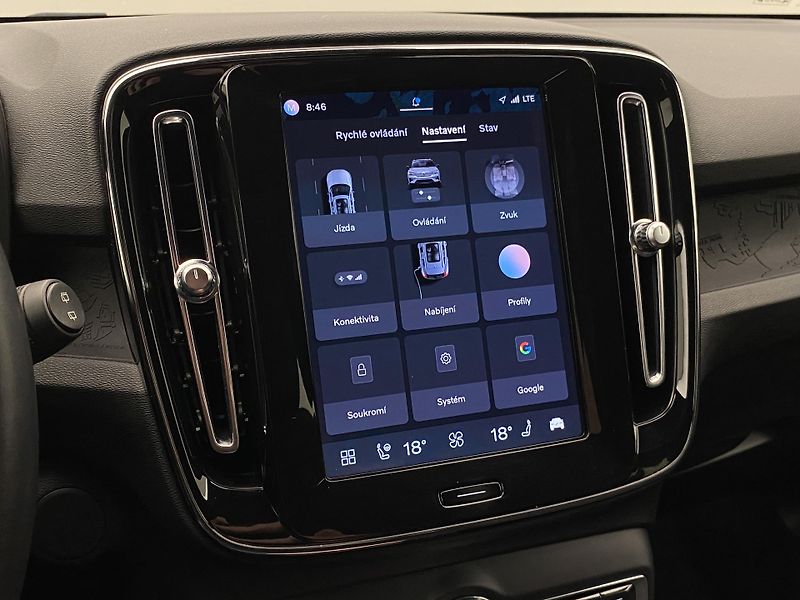 Volvo XC40 PURE ELECTRIC RECHARGE PLUS - fotka 44 z 50