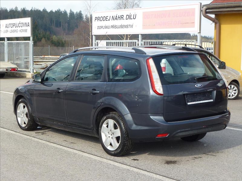 Ford Focus 1,6 16V  Elegance - fotka 7 z 48