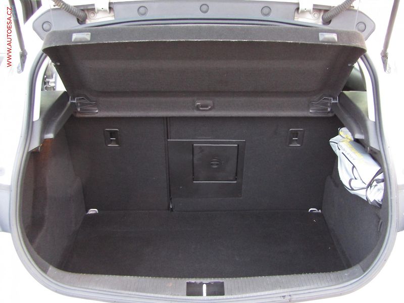Opel Astra (2010) 1.4i, 2.maj,ČR, AC, navi - fotka 7 z 17
