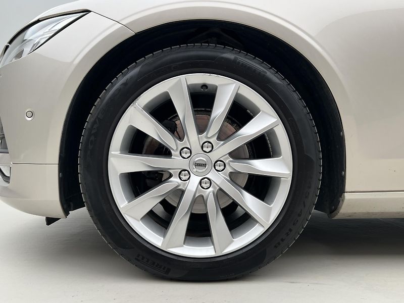 Volvo S90 D4 AWD MOMENTUM AUT - fotka 14 z 44