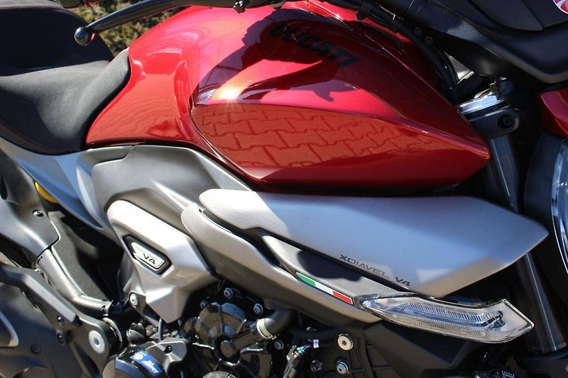 Ducati XDiavel (2025) V4  Burning Red 2025 SKLADEM n - fotka 3 z 13