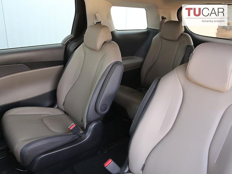 Kia Carnival (2024) 2.2 Diesel Automat 6+3 místa - fotka 27 z 33