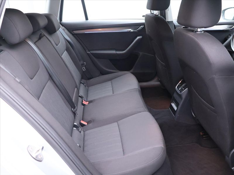 Škoda Octavia 2,0 TDI 110kW DSG CZ Style DPH - fotka 12 z 35