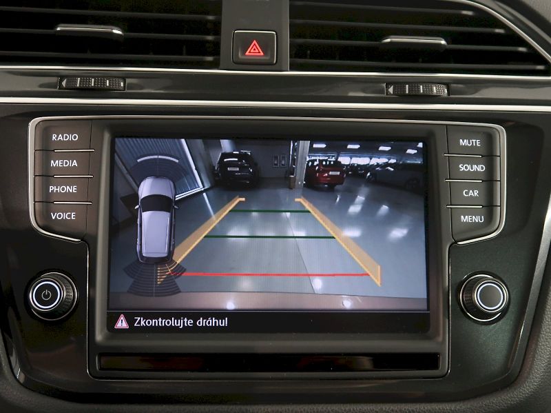Volkswagen Tiguan (2016) HIGHLINE 2.0TDI 4x4 DSG TAŽNÉ - fotka 25 z 35