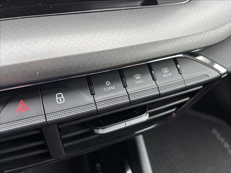 Škoda Octavia 2,0 TDI Ambition 85kW - fotka 33 z 43
