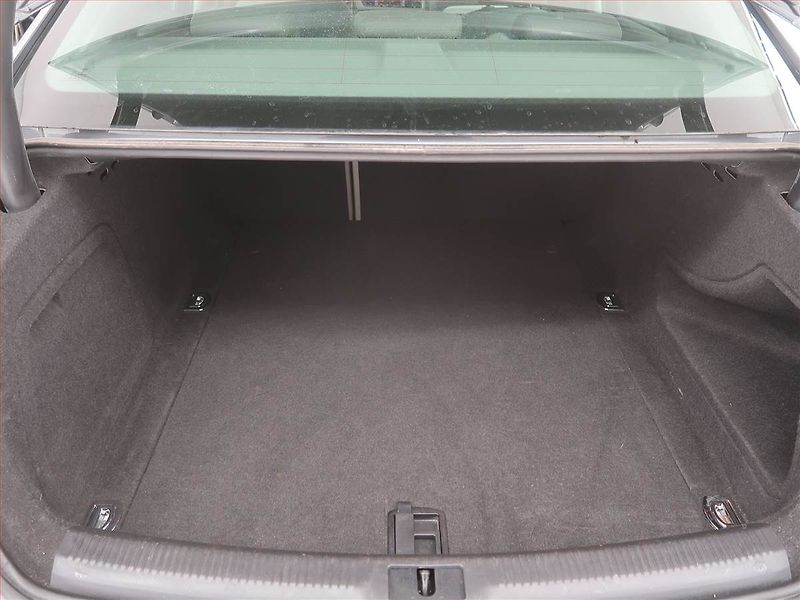 Audi A4 (2013) 2.0 TDI, Bi-Xenony, Tempomat - fotka 13 z 19
