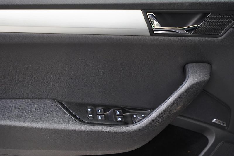 Škoda Superb - fotka 12 z 26