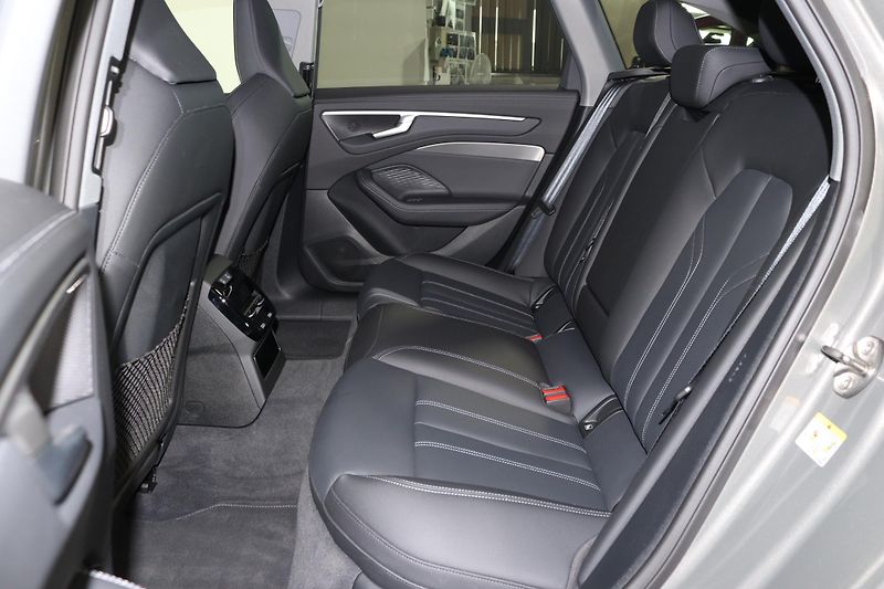 Audi A6 Avant TDI quattro 150 kW Stronic - fotka 12 z 24