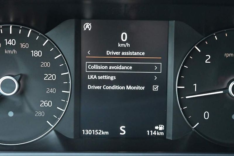 Land Rover Range Rover Velar (2019) 2.0 4x4 ACC Tažné 8AT D180 - fotka 32 z 37