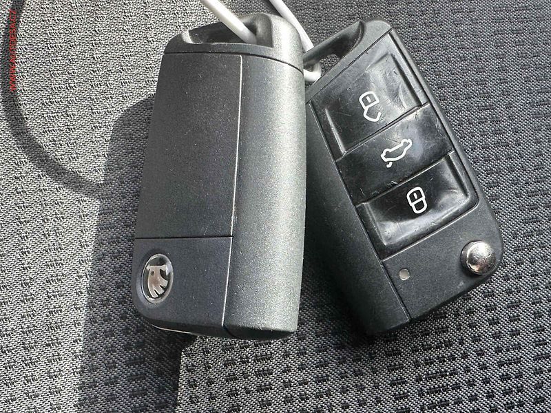 Škoda Octavia (2016) 1.4 TSi, ČR, Bixenon - fotka 21 z 21