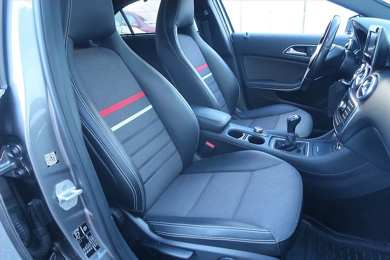 Mercedes-Benz Třídy A (2014) A 180, Park. senzory - fotka 9 z 19