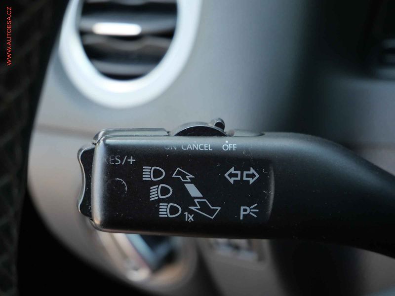 Volkswagen Tiguan (2010) 2.0TDi, Panor, výhř.sed. - fotka 11 z 19