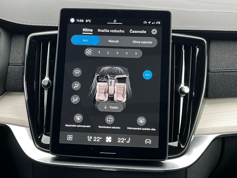 Volvo XC90 Plus Dark T8 AWD 335kW - fotka 14 z 31