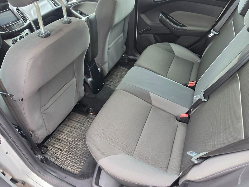 Ford Focus (2012) 1.6 16V Serviska,Tažné - fotka 12 z 20