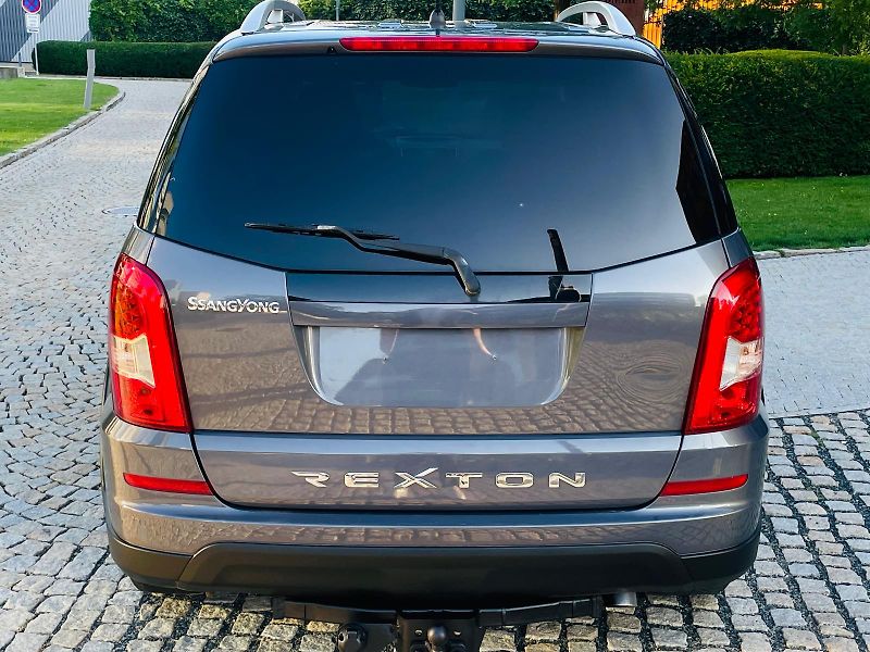 SsangYong Rexton 2.2TD 4x4 AUTOMAT TAŽNÉ VÝHŘEV - fotka 14 z 43