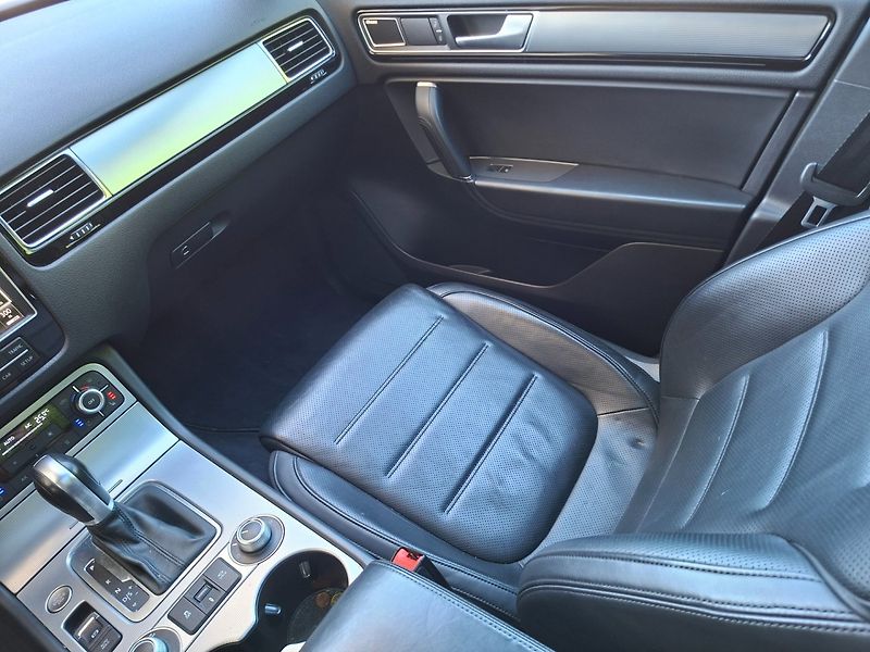 Volkswagen Touareg (2015) 4.2TDI 250kW R-LINE -ČR - fotka 13 z 48