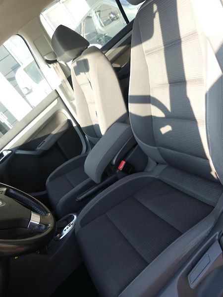 Volkswagen Touran (2010) 1,4  DSG automat - fotka 6 z 16
