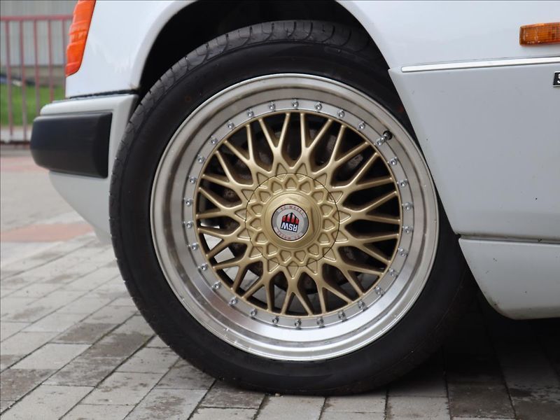 Mercedes-Benz 200 2,0 124 E Coupe SportLine - fotka 19 z 26