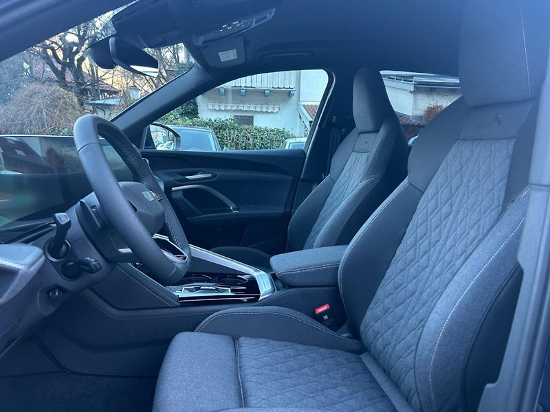 Audi Q5 (2026) TFSI q S-Line 360 ACC Matrix T - fotka 7 z 19