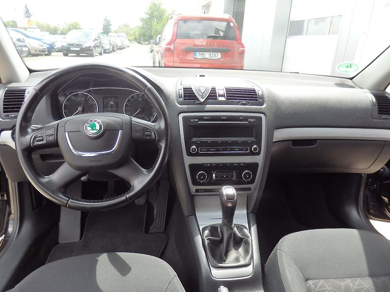 Škoda Octavia 1,2TSI FAMILY, SERVISNÍ KNÍŽKA - fotka 13 z 24