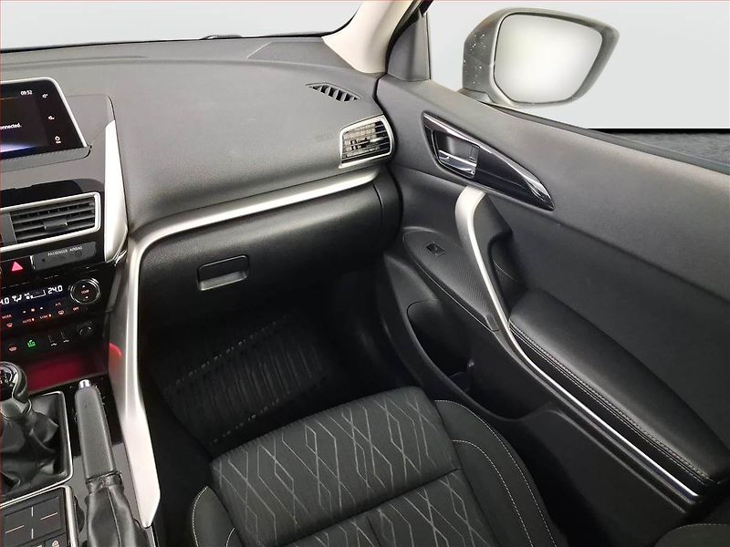 Mitsubishi Eclipse Cross (2018) Intense 1.5 T-MIVEC - fotka 8 z 17