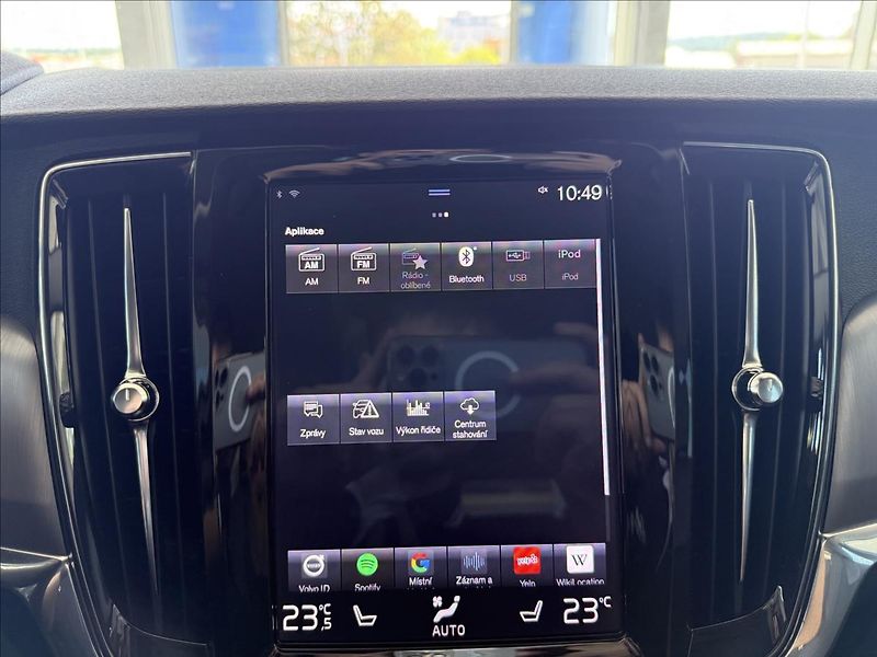 Volvo V90 2,0   140kW,D4,AWD,SERVISKA, - fotka 22 z 34