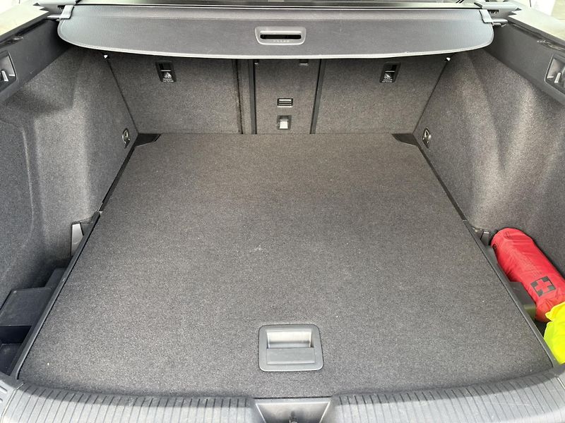 Volkswagen Golf 2.0 TDI 110kW Life - fotka 12 z 20