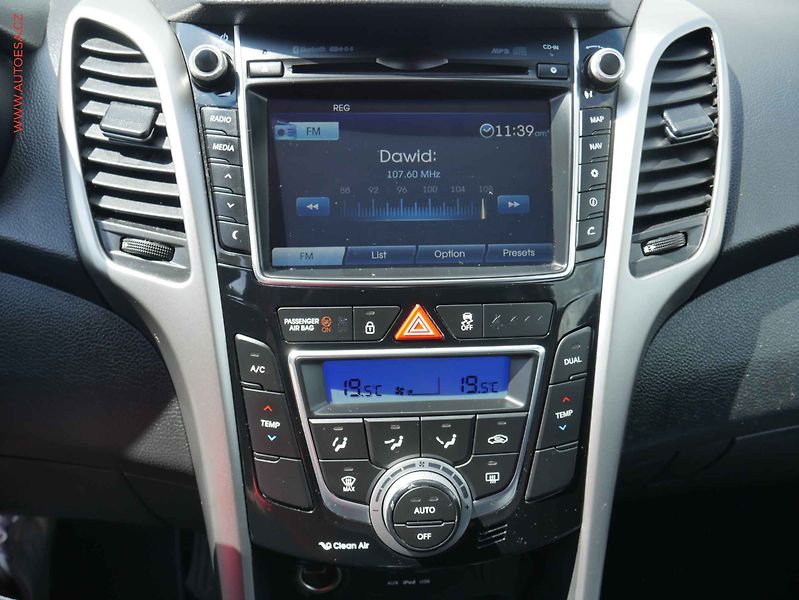 Hyundai i30 (2013) 1.6 CRDi, Klima, temp - fotka 11 z 14