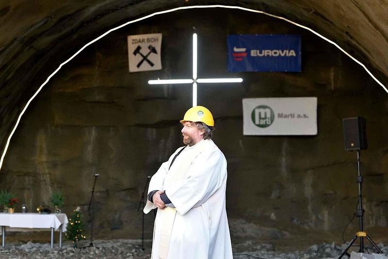 Žehnání svaté Barbory na stavbě tunelu Homole na budoucí dálnici D35 u Vysokého Mýta.